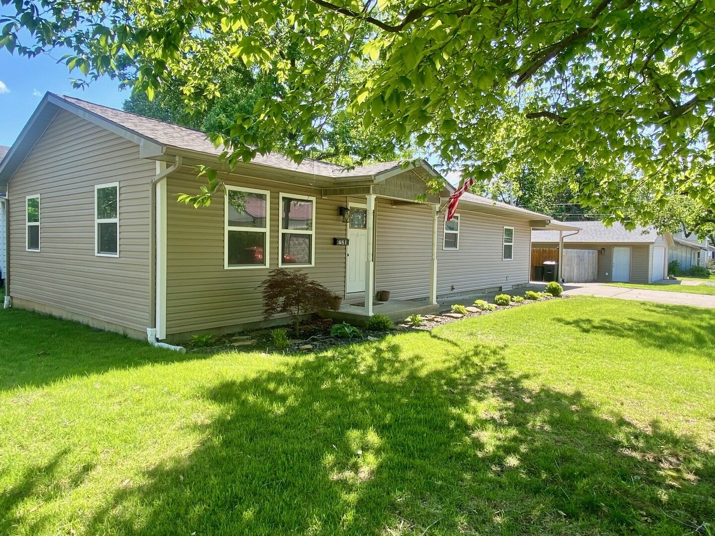 Property Photo:  721 N 17th Street  IL 62848 