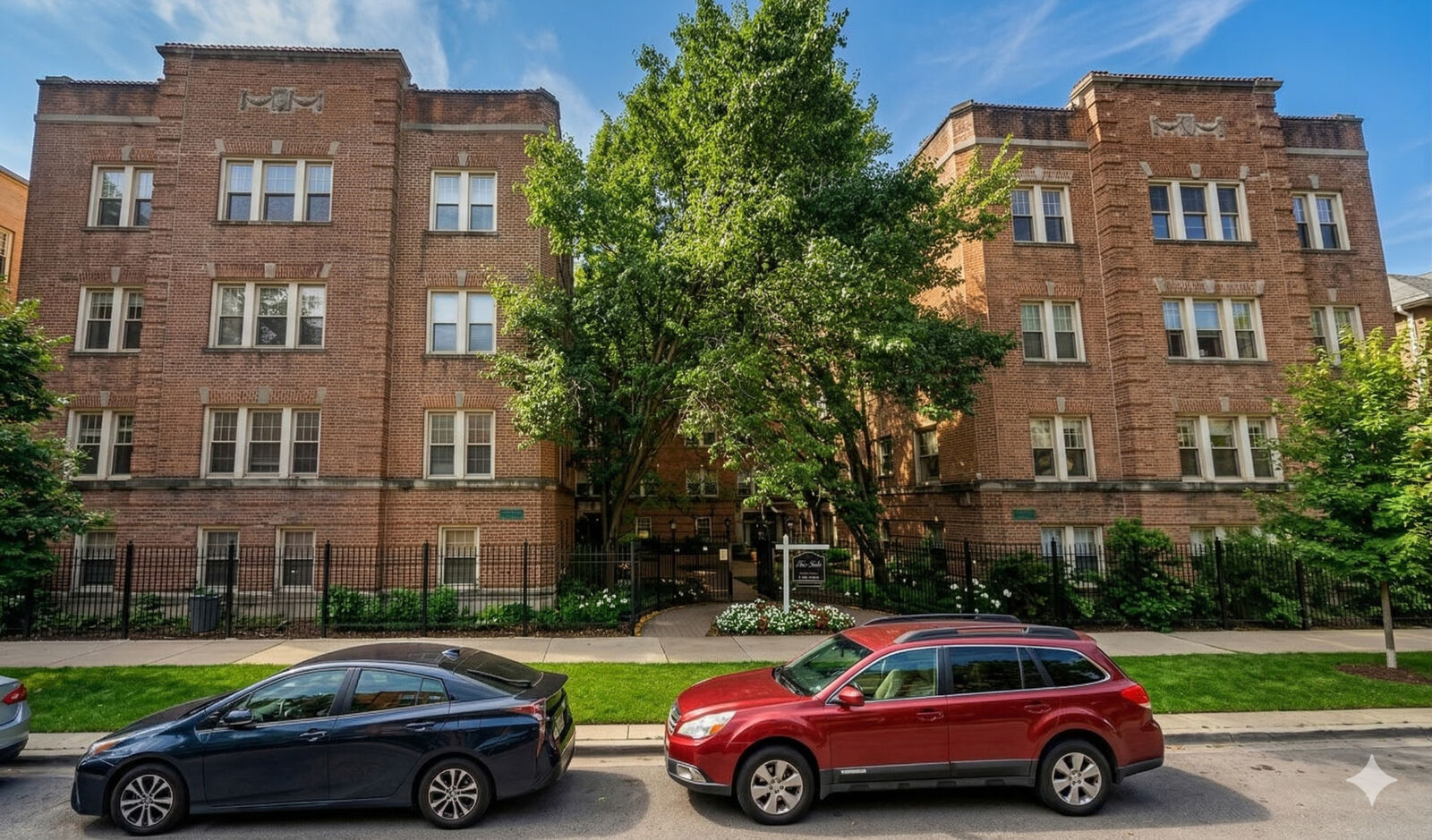 Property Photo:  843 E 52nd Street 1  IL 60615 