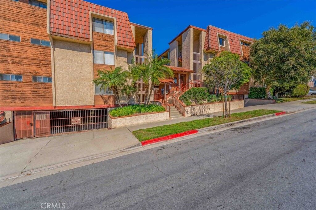Property Photo:  2101 E 21st 212  CA 90755 