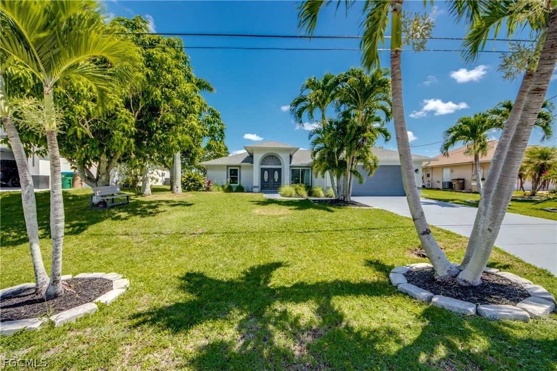 Property Photo:  121 SE 17th Street  FL 33990 