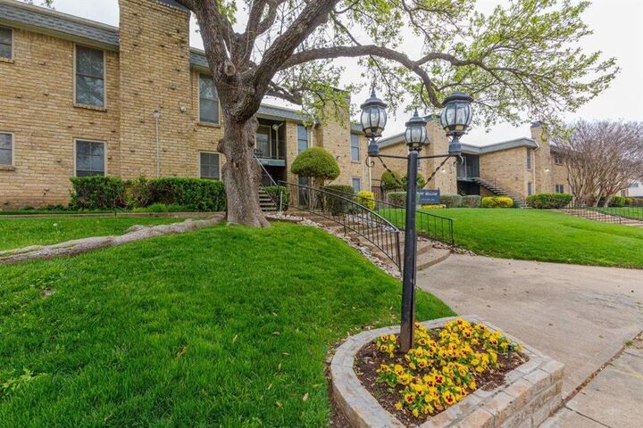 Property Photo:  7721 Meadow Park Drive 102  TX 75230 