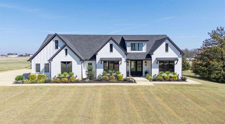 Property Photo: 6724 Clearwater Ranch Road TX 75169