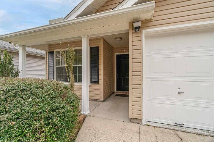 Property Photo:  1613 Governors Dr  FL 32514 