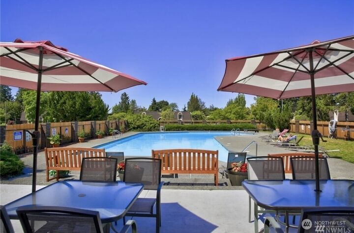 Property Photo:  11112 NE 68th Street 327  WA 98033 