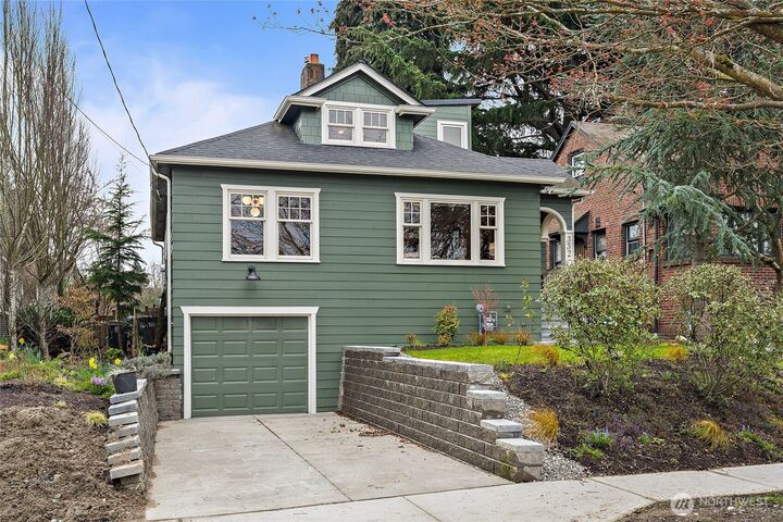Property Photo: 332 25th Avenue WA 98122