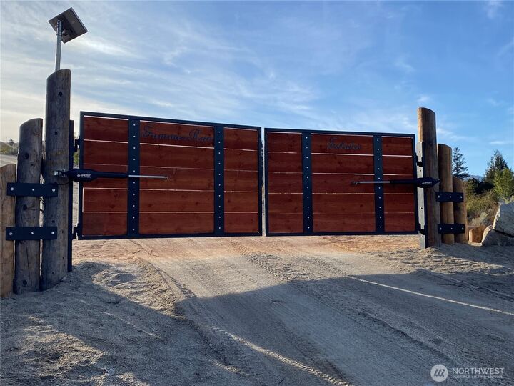 Property Photo: 1 Riverbend Overlook WA 98834