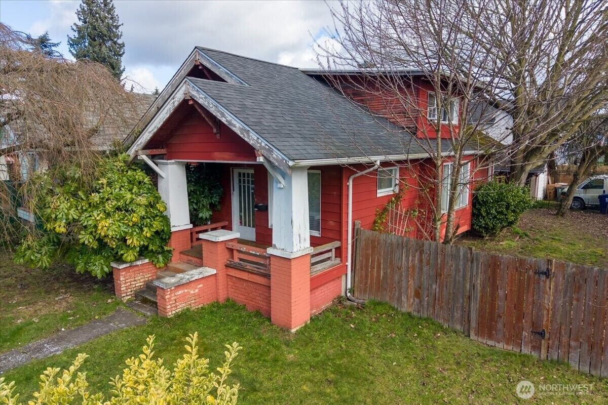 Property Photo:  5221 S Park Avenue  WA 98408 