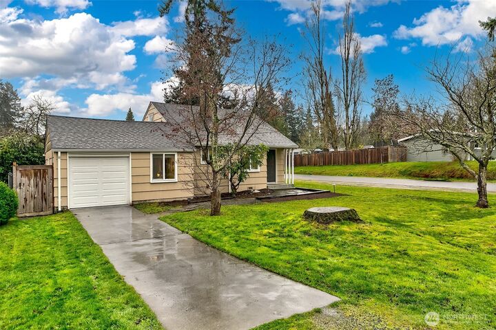 Property Photo:  2303 N 193rd Street  WA 98133 