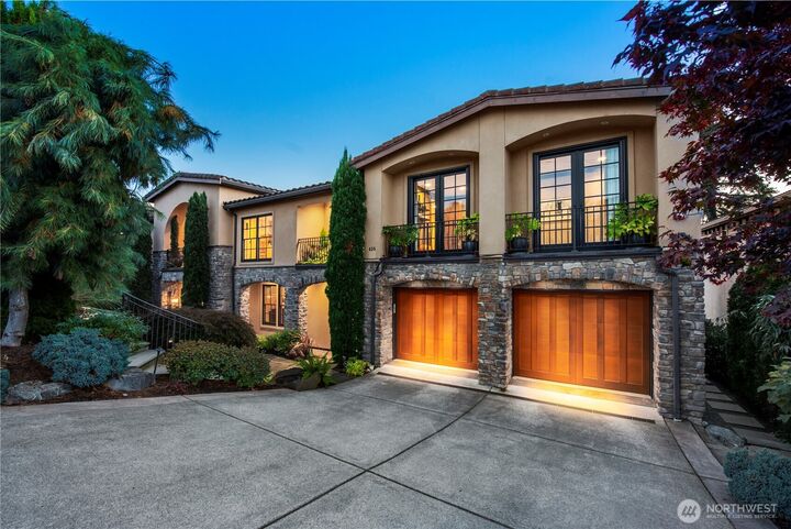 Property Photo:  435  8th Avenue W  WA 98033 