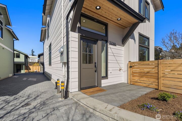 Property Photo:  522 NE 89th Street A  WA 98115 