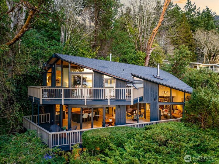 Property Photo:  2650 SW 151st Place  WA 98166 