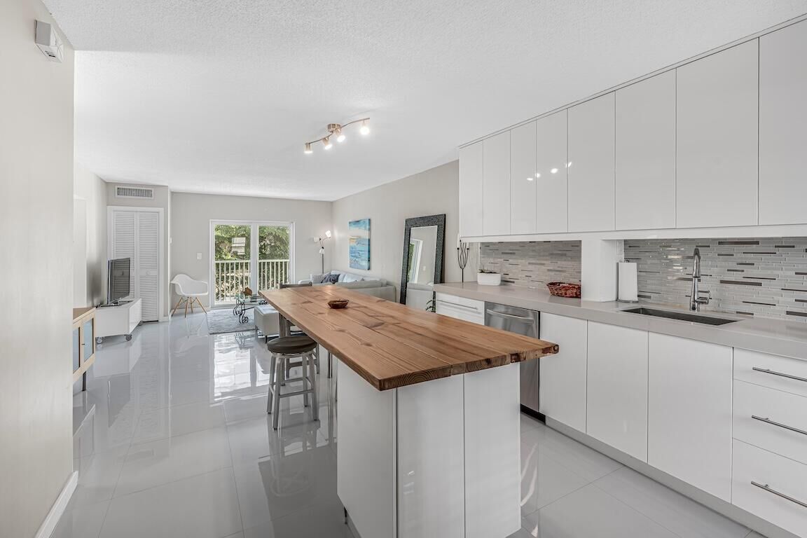 Property Photo: 200 E Royal Palm Road 2080 FL 33432