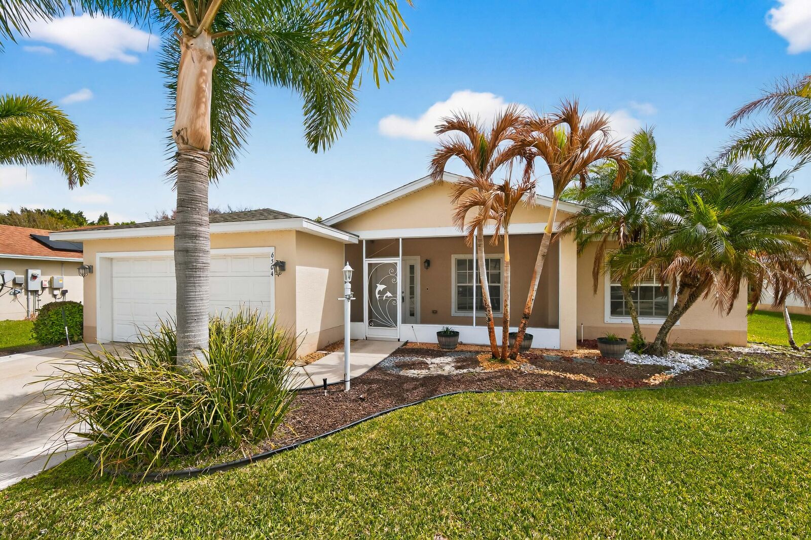 Property Photo: 6504 Las Palmas Way FL 34952