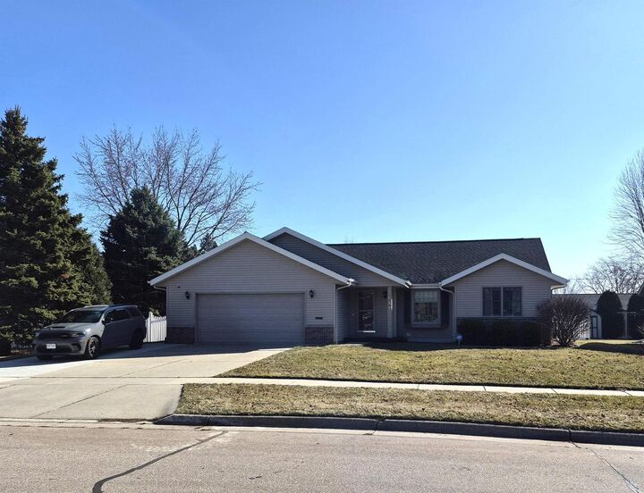 Property Photo:  1828 North Claremont Drive  WI 53545 