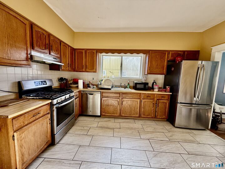 Property Photo:  28 Beal Street  CT 06902 