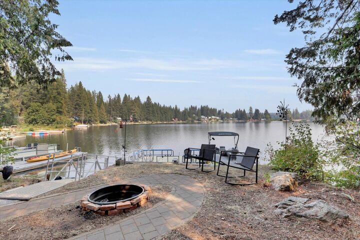 Property Photo:  551 Davis Lake Rd  WA 99180 