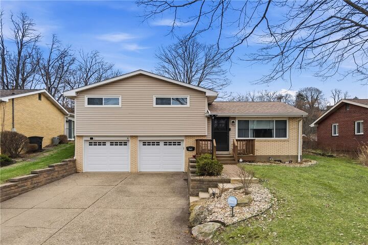 Property Photo:  836 Lindenwood Dr  PA 15234 