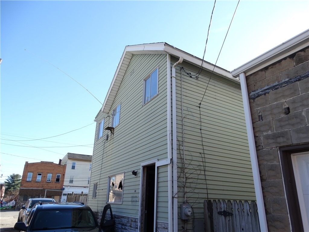 Property Photo: 113 Clay Way PA 15136