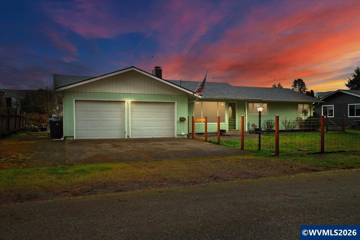 Property Photo: 247 Cedar St OR 97358