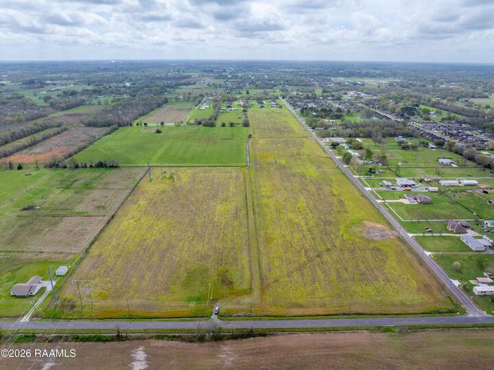 Property Photo:  300 Blk Gayle 3  LA 70520 