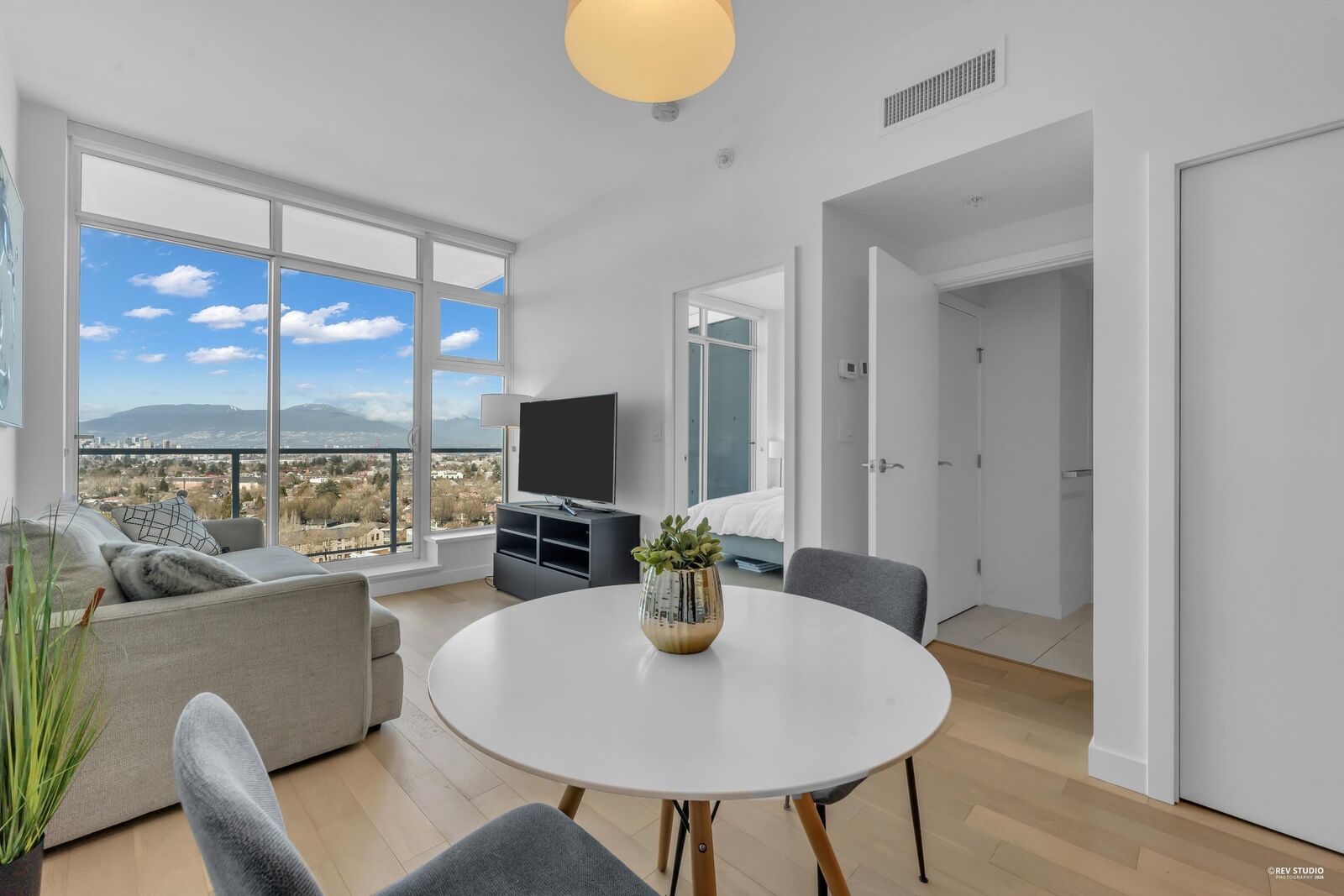 Property Photo: 4638 Gladstone Street 1707 BC V5N 0G5
