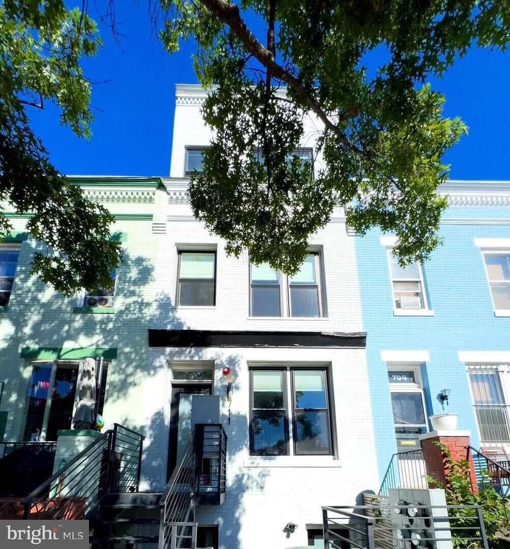 Property Photo:  711 15th Street NE 4  DC 20002 