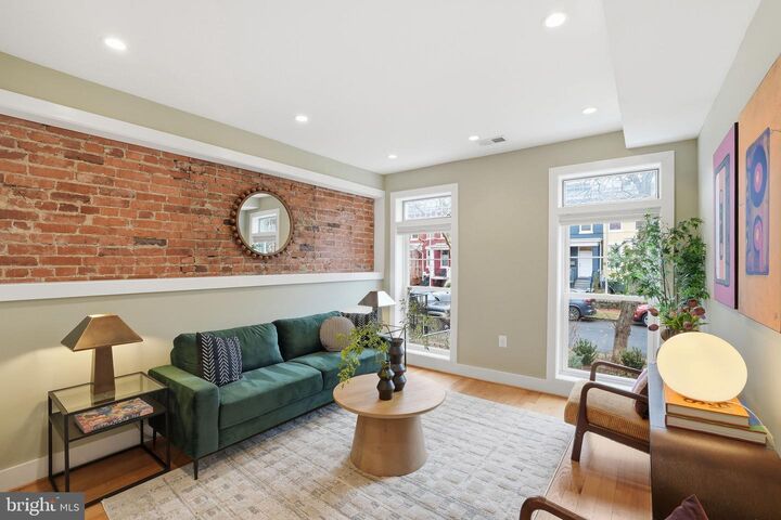 Property Photo:  1604 D Street SE  DC 20003 