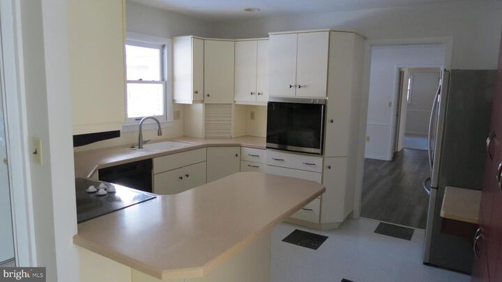 Property Photo:  1043 W Areba Avenue  PA 17033 