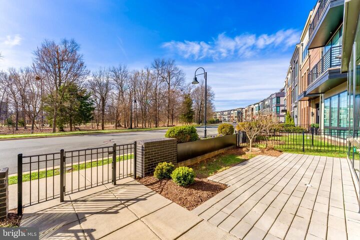 Property Photo:  20370 Northpark Drive  VA 20147 