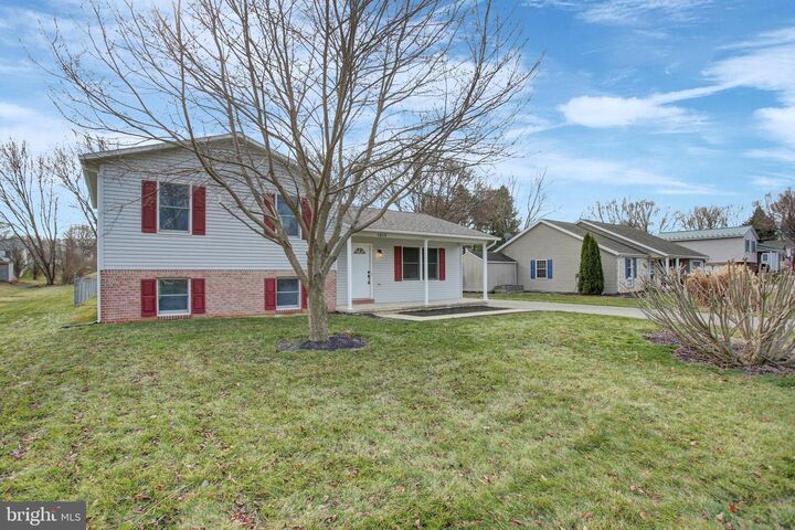 Property Photo: 1612 Magnolia Court PA 17202