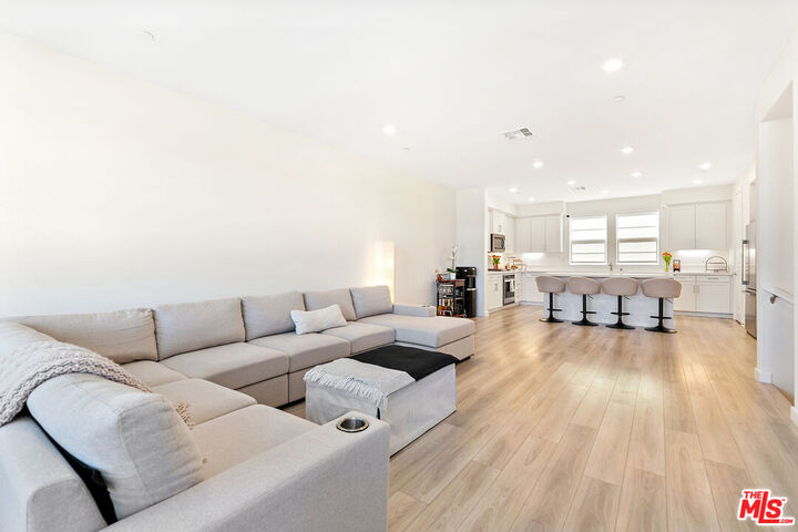 Property Photo:  27121 Valley Oak Pl  CA 91381 