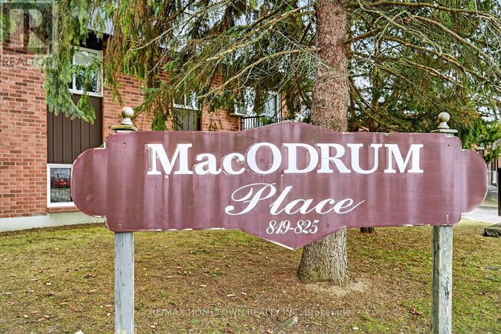 Property Photo: 819 Macodrum Drive 15 ON K6V 6P6