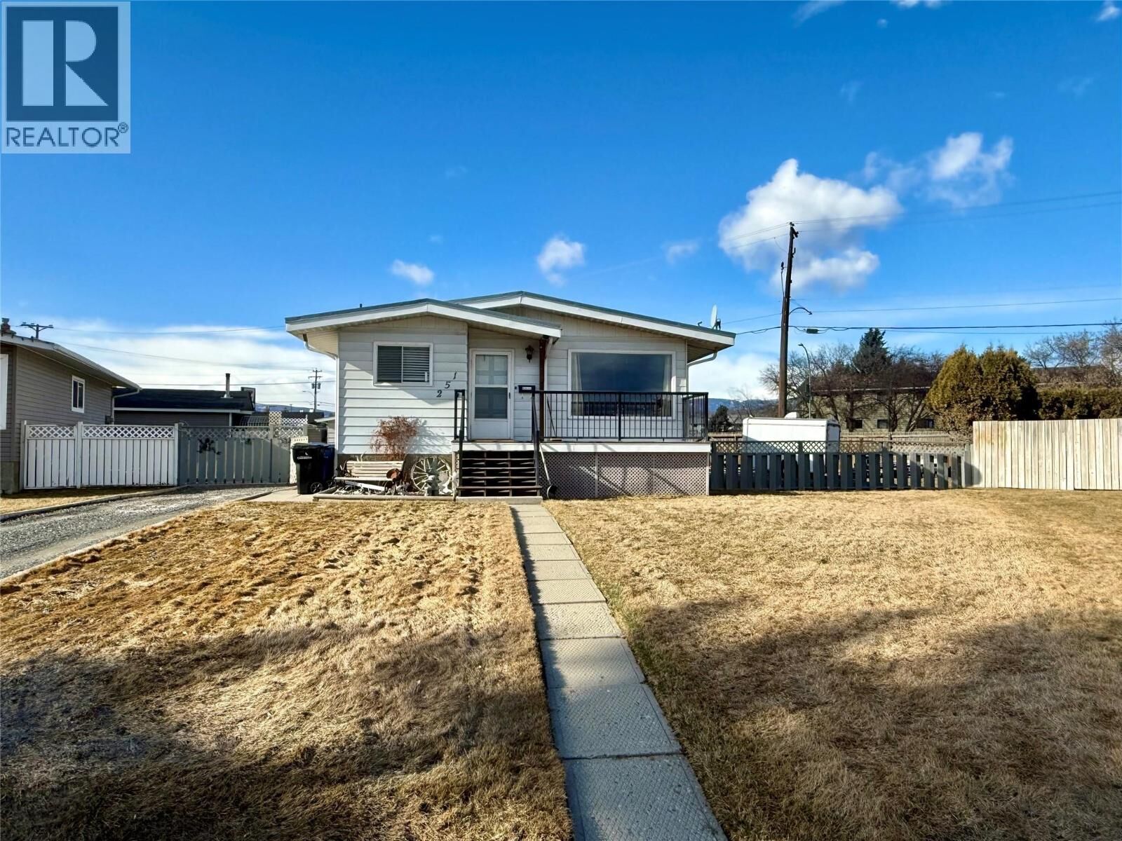Photo de la propriété:  251 21st Avenue North  BC V1C 4M6 