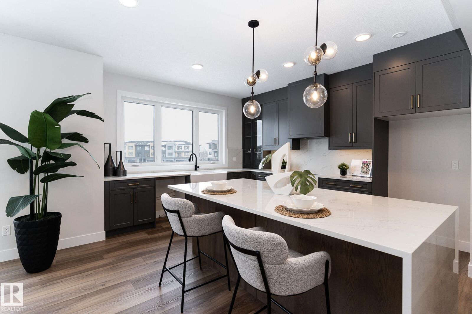 Photo de la propriété: 7121 May Crescent NW 25 AB T6R 0X2