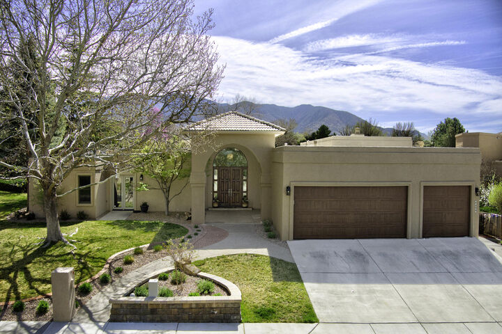 Property Photo: 11240 Country Club NE NM 87111