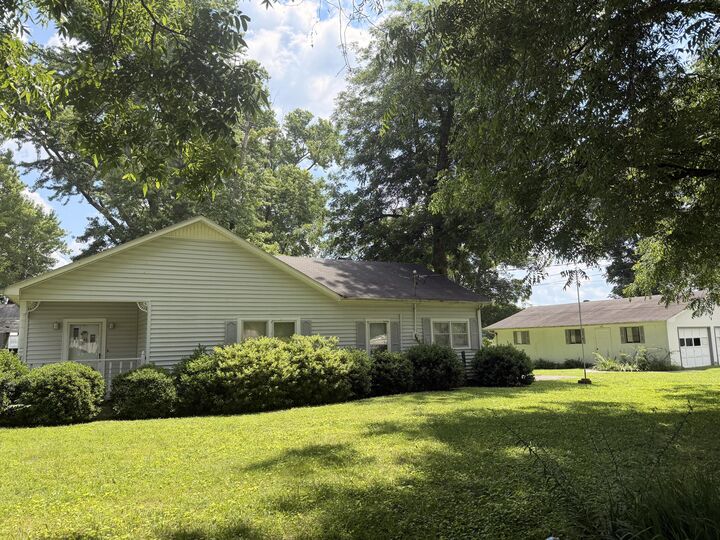 Property Photo:  1010 Main Street  TN 37347 