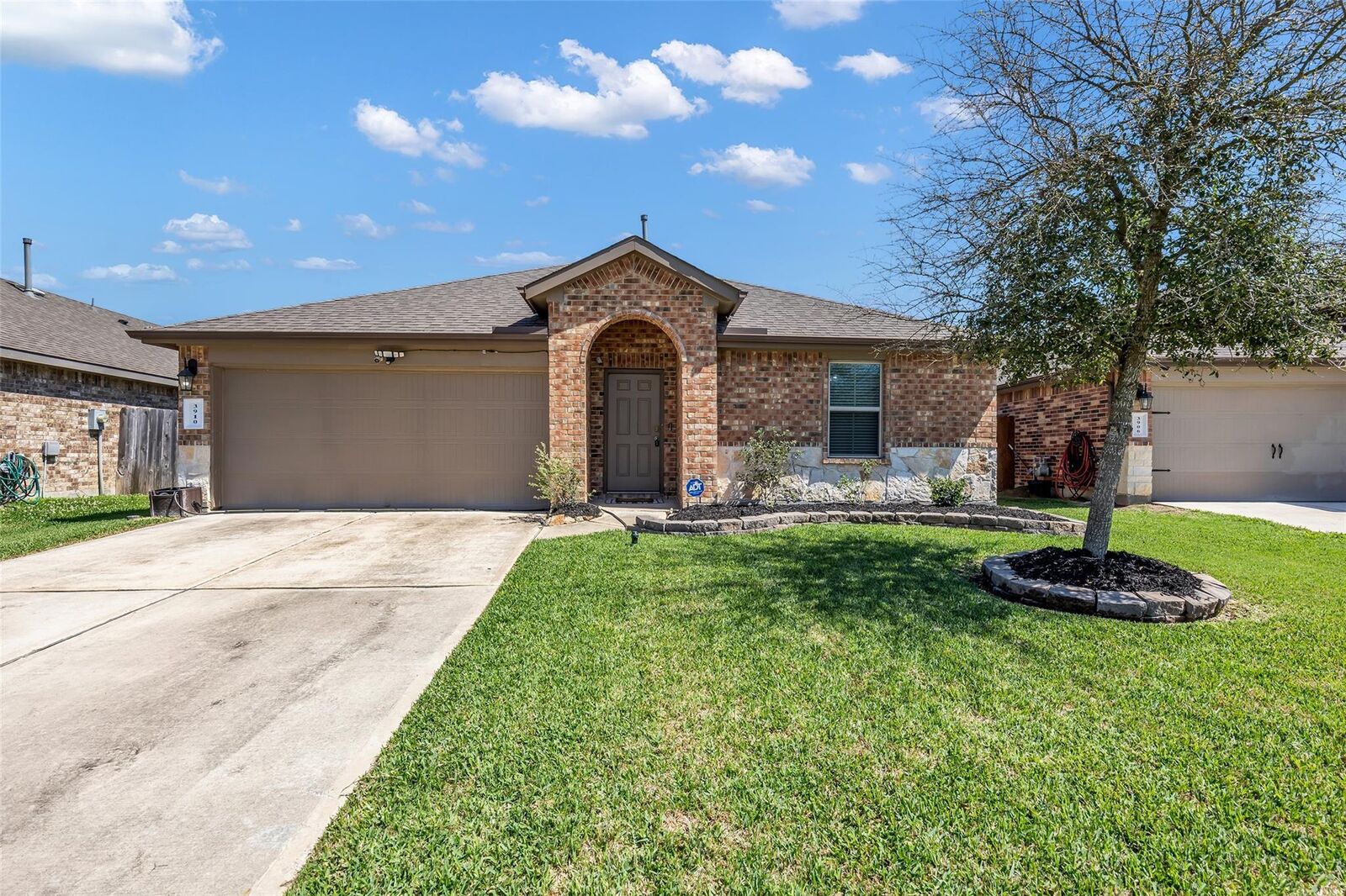 Property Photo:  3910 Hybrid Court  TX 77521 