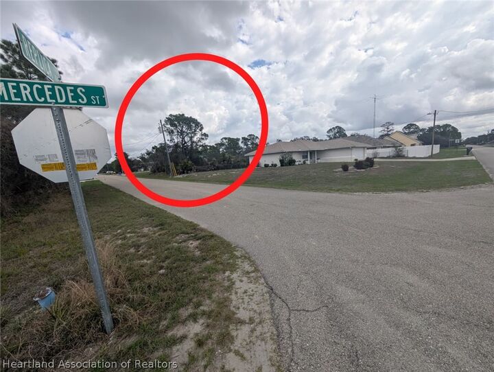 Property Photo:  906 Replica Ave Avenue  FL 33872 