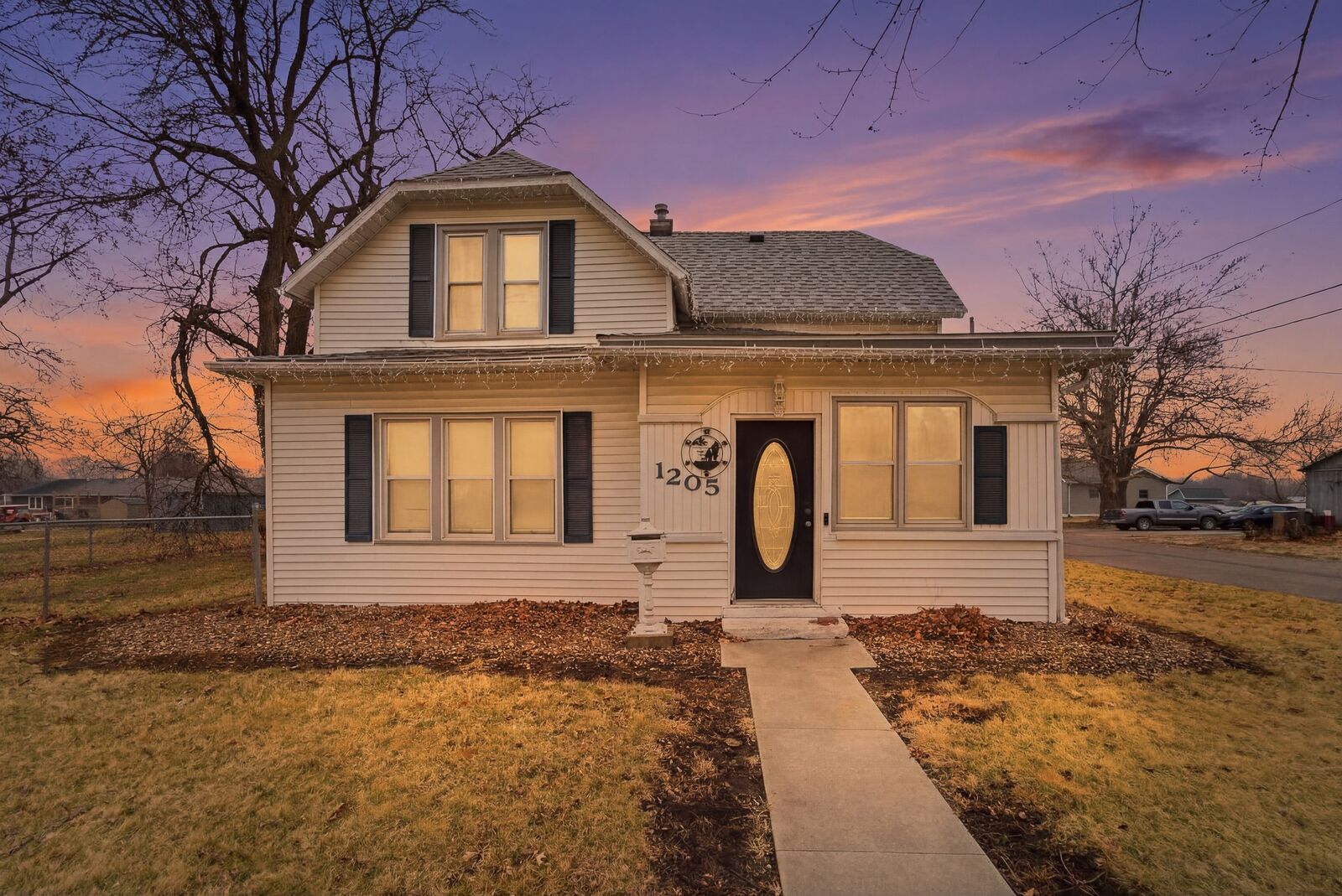 Property Photo:  1205 S 2nd Street  IA 52577 