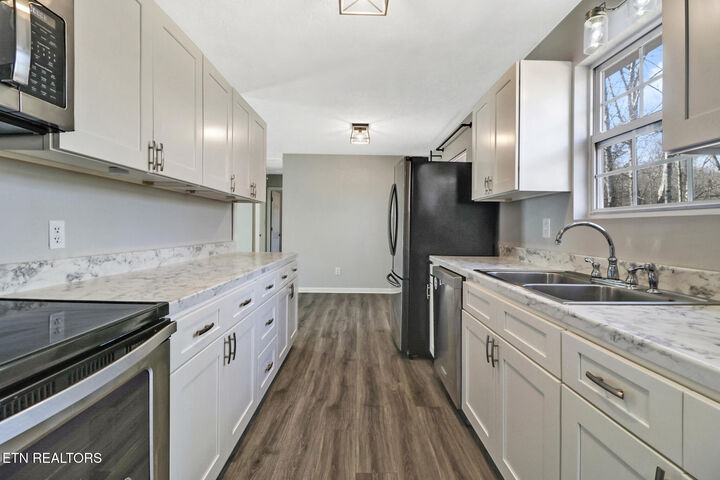 Property Photo: 826 Kings Hill Rd TN 37381