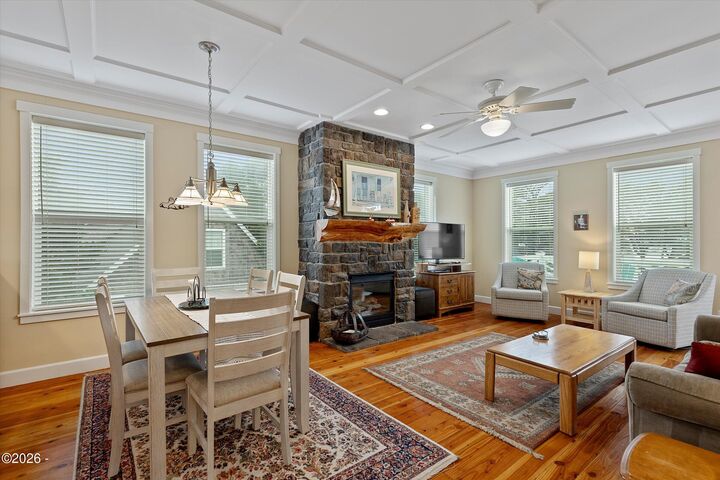 Property Photo:  331 Kinnikinnick Way  OR 97341 