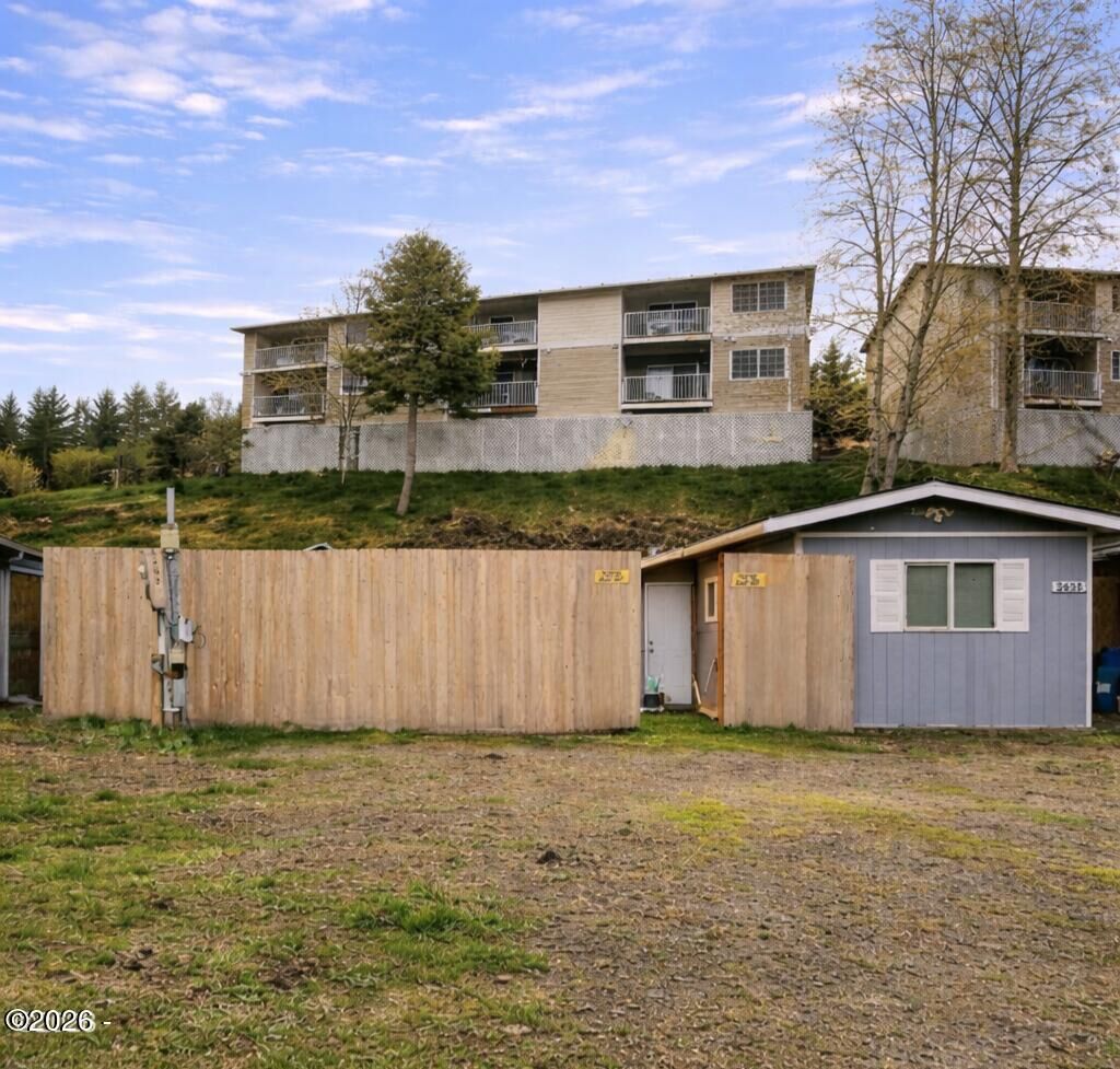 Property Photo:  2433 NE 29th Street  OR 97367 