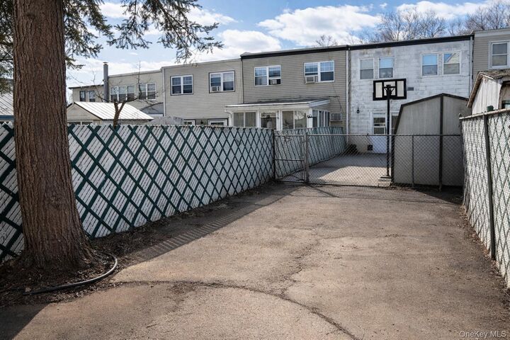 Property Photo:  166 Halgren Crescent  NY 10927 