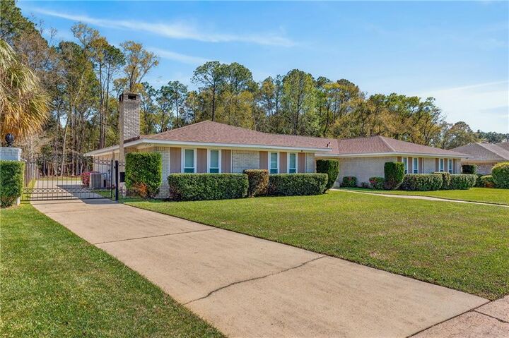 Property Photo: 1271 Spring Valley Drive E AL 36693