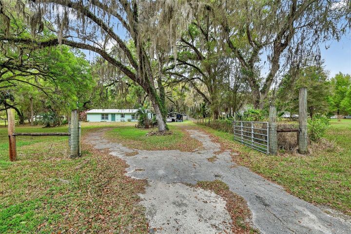 Property Photo: 3336 County Road 510A FL 34785
