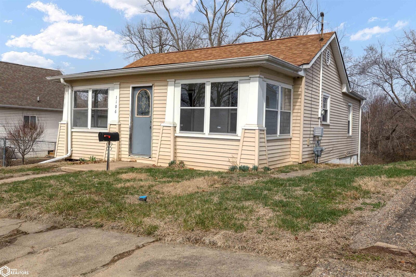 Property Photo: 1106 Arch Street IA 52601
