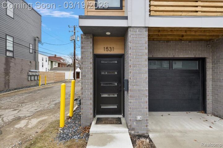 Property Photo:  1531 Pallister Street  MI 48206 2805 