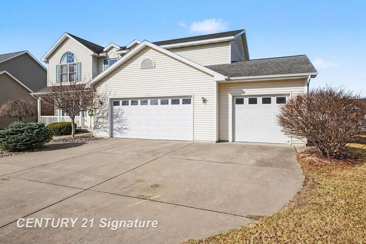 Property Photo:  2923 Gulfstream Drive  MI 48603 