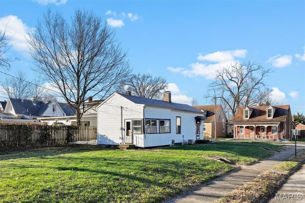 Property Photo:  722 Bristow Street  IL 62221 