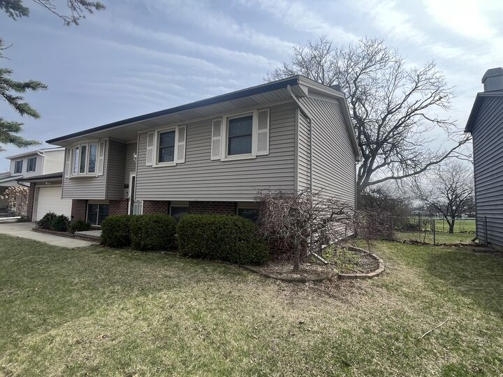 Property Photo:  109 Suelynn Drive  IL 61761 